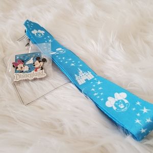 [3/60 SALE] Lanyard w/pin 📌 & card holder